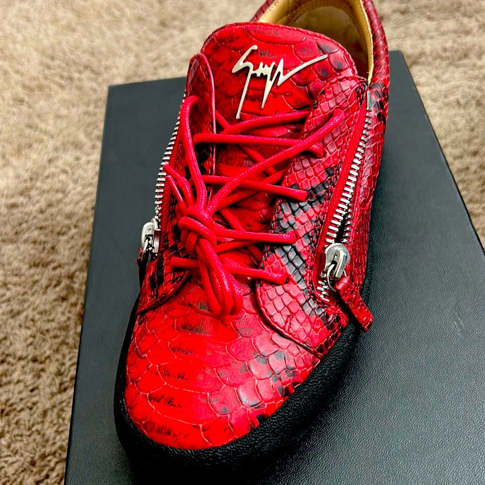 Giuseppe zanotti sneaker are so amazing everyone loves them